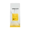 Opakowanie kawy Coffee Plant Smooth Sweet Espresso o wadze 1 kg. Na białym tle opakowania widoczna jest żółta etykieta z informacją o pochodzeniu kawy z Brazylii i Etiopii oraz odmianie Yellow Bourbon i JARC.