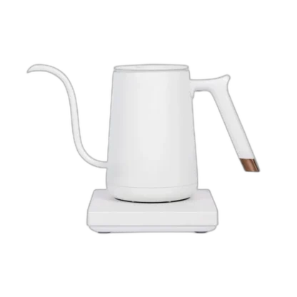 Elegancki czajnik elektryczny Timemore Fish Smart w kolorze białym o pojemności 600 ml, idealny do precyzyjnego zaparzania kawy lub herbaty. Nowoczesny design z charakterystyczną wylewką typu "gooseneck" umożliwiającą dokładną kontrolę nalewania. Doskonały wybór dla baristów i miłośników alternatywnych metod parzenia.