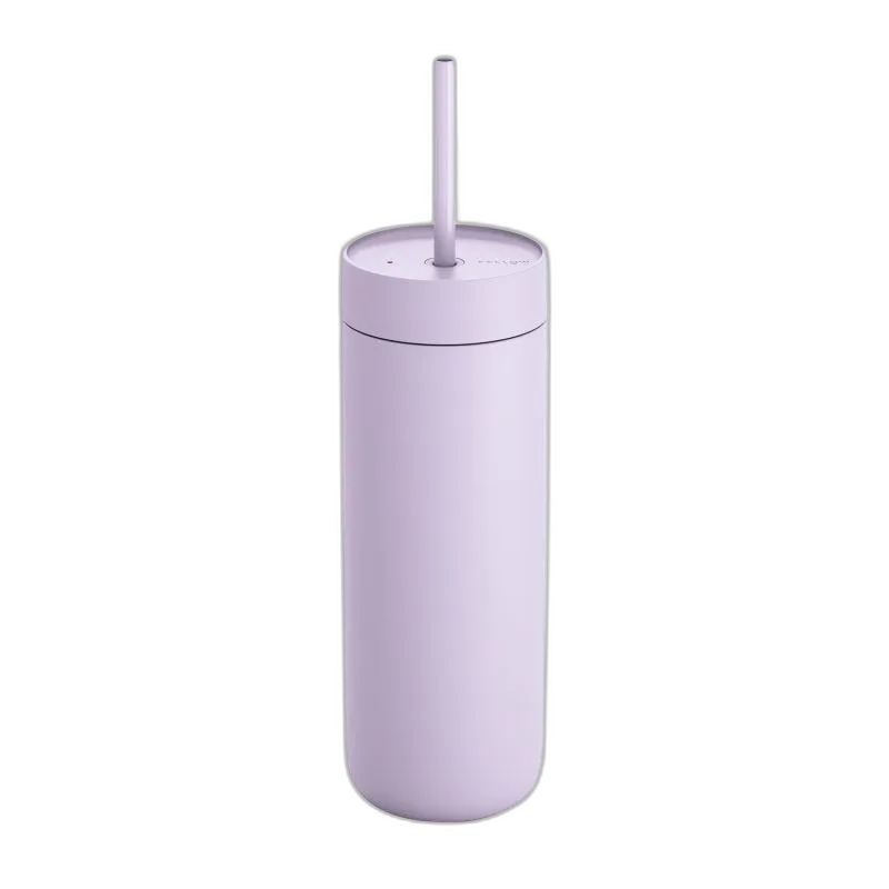 Liliowy kubek Fellow Carter Cold Tumbler o pojemności 591 ml, wykonany z wysokiej jakości materiałów. Minimalistyczny design z gładką powierzchnią i wbudowaną słomką idealnie nadaje się do zimnych napojów. Stylowy i funkcjonalny, doskonały na codzienne wyjścia i podróże.