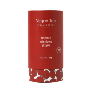 Czerwone opakowanie herbaty Vegan Tea z białym napisem: „herbata wiśniowa jeżyna, masa netto 80g, 20 filiżanek naparu”. Dolna część ozdobiona grafiką czerwonych wiśni. Estetyczna i apetyczna kompozycja o intensywnym, owocowym aromacie.