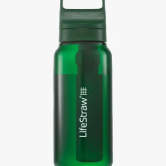 Zielona butelka filtrująca LifeStraw Go 2.0 o pojemności 1 litra w kolorze Terrace Green, z uchwytem i logo LifeStraw na przodzie, widok na jasnym tle.