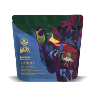 Opakowanie kawy Kostaryka Don José przedstawia kolorową grafikę ptaków i roślin, podkreślając pochodzenie z regionu Central Valley. Ta kawa botaniczna odmiany Caturra oferuje unikalne nuty smakowe, w tym dżem z owoców leśnych oraz hibiskus, idealna dla miłośników doskonałego naparu.
