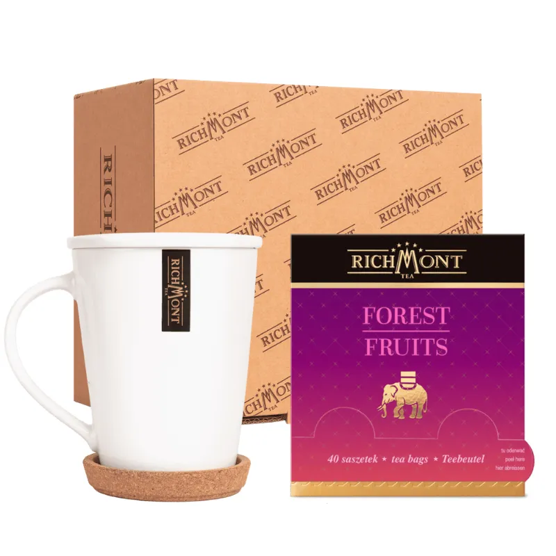 Stylowa filiżanka do herbaty Richmont z korkowym spodkiem, idealna do parzenia ulubionych naparów. W zestawie znajdują się herbaty smakowe owocowe w wydaniu Forest Fruits, łączące aromatyczne doznania z eleganckim wyglądem.