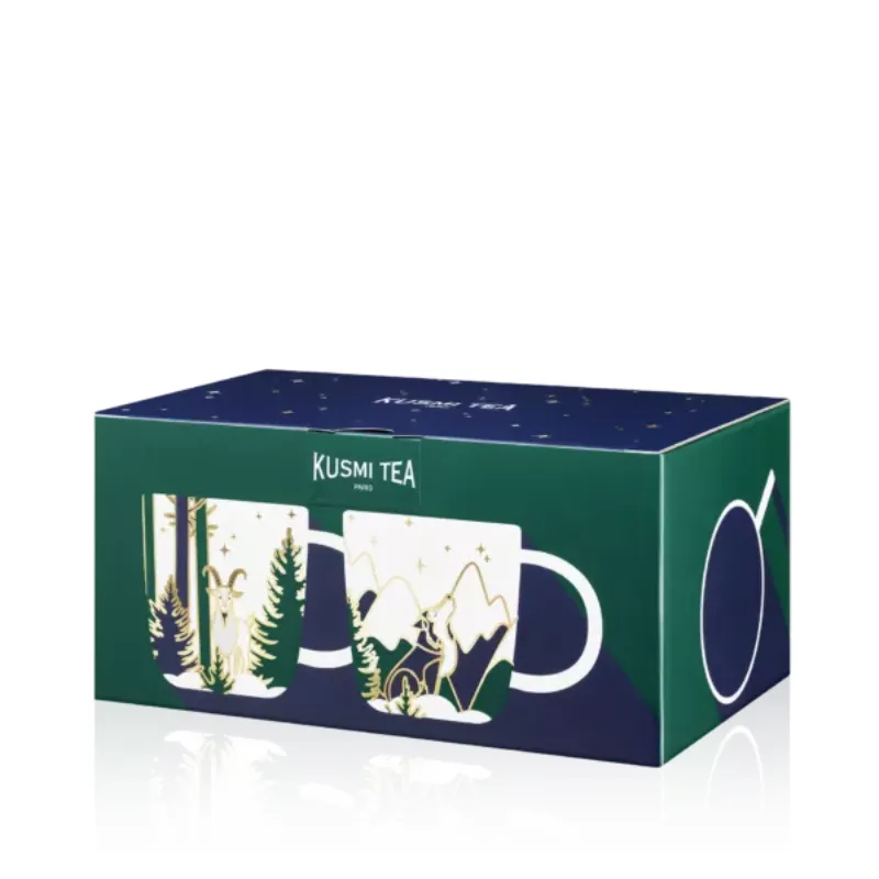 Zestaw zawiera dwa eleganckie kubki o unikalnym designie, idealne do serwowania herbaty. Opakowanie z motywami przyrody sprawia, że jest to doskonały prezent dla miłośników herbaty oraz akcesoriów do ich parzenia.